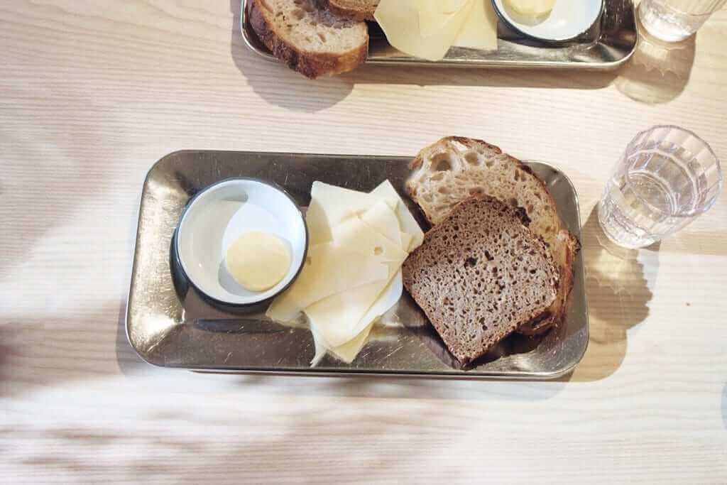 Bread and cheese to demonstrate PĂŁo pĂŁo, queijo queijo