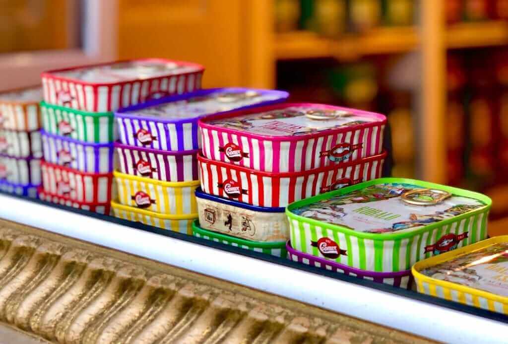 Canned sardines to demonstrate canned sardines