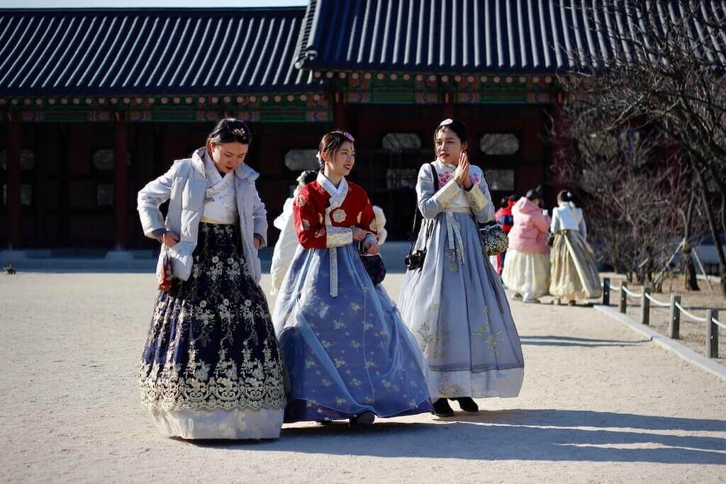 Korean girls in Hanbok