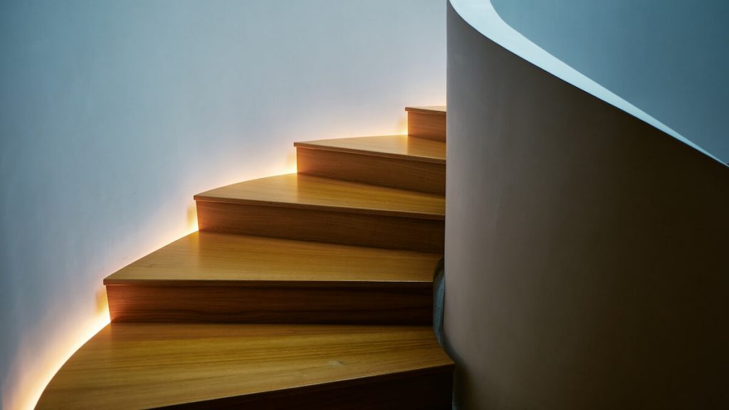 Staircase to demonstrate "L’esprit de l’escalier"