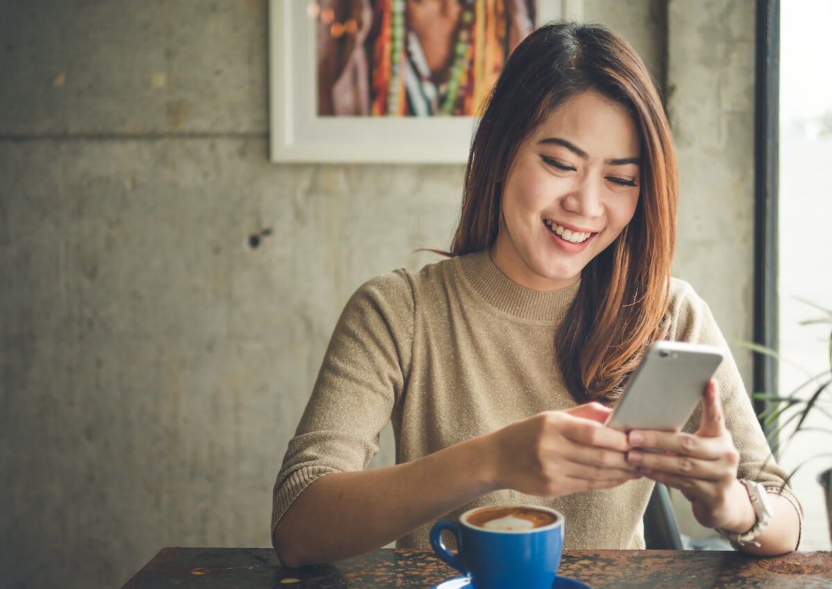 Girl using app to learn Cantonese