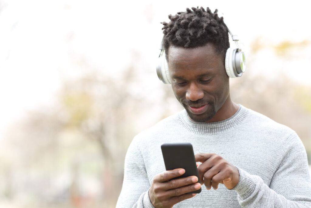 Man using app to learn Armenian