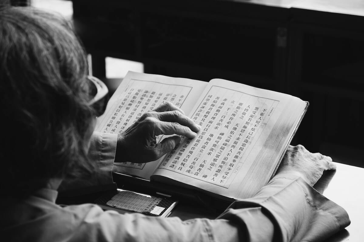 Man reading chinese