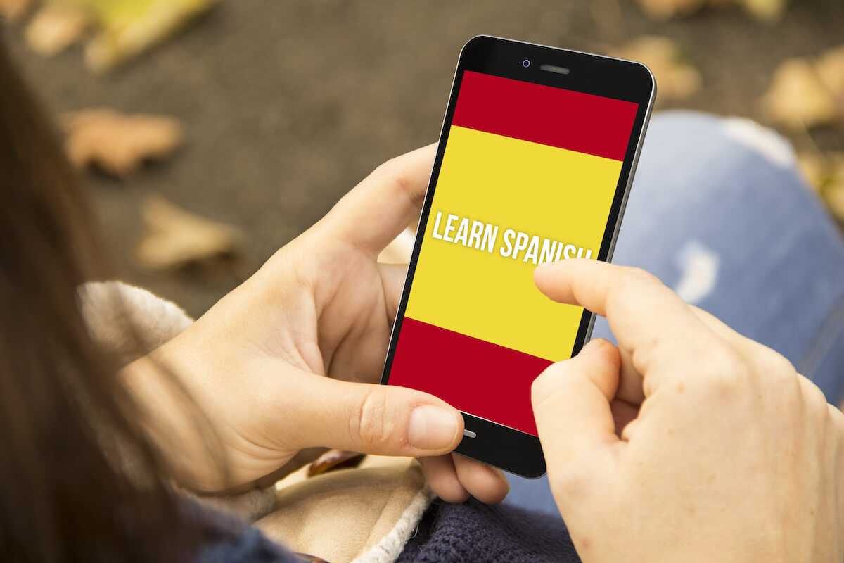 person holding phone with Spanish vocabulary app