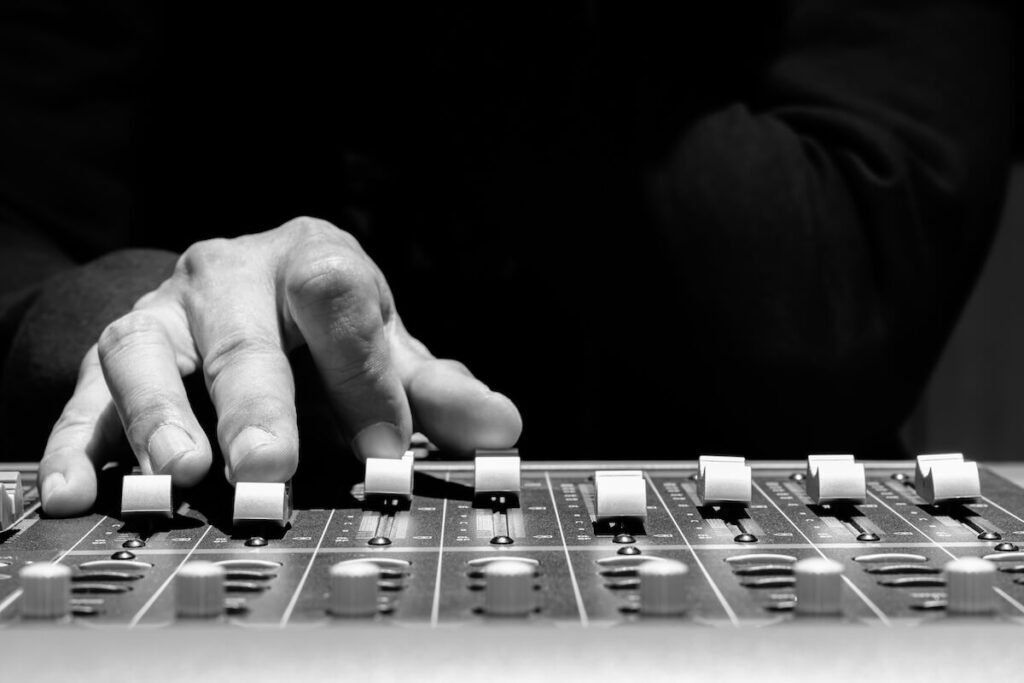 hand adjusting controls