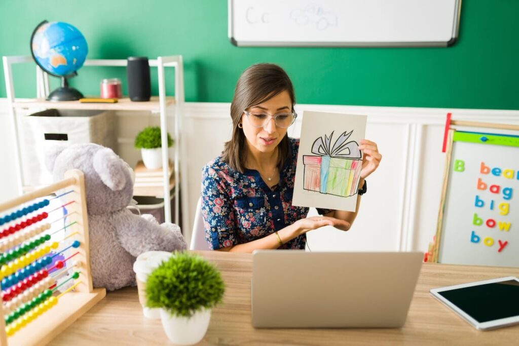 online tutor showing an image