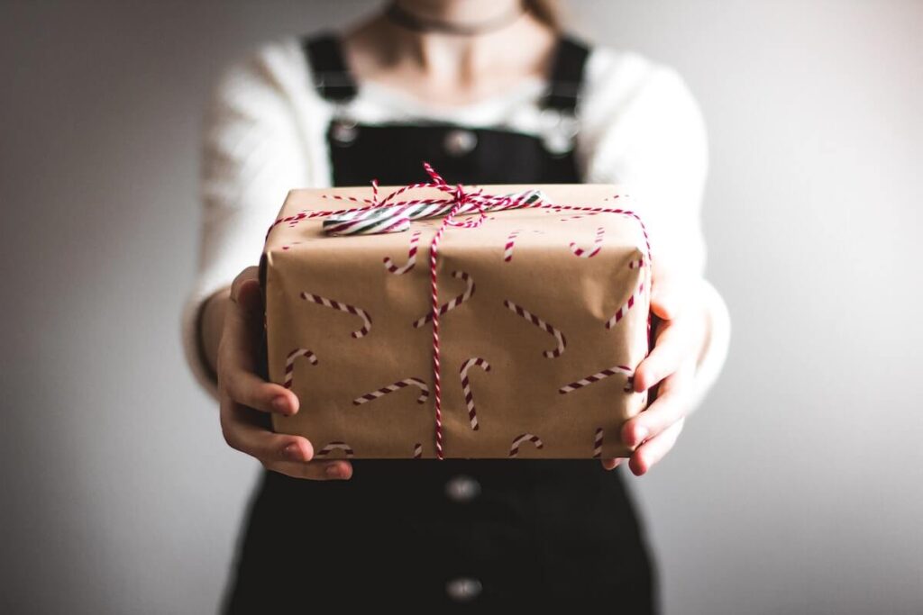girl holding gift box