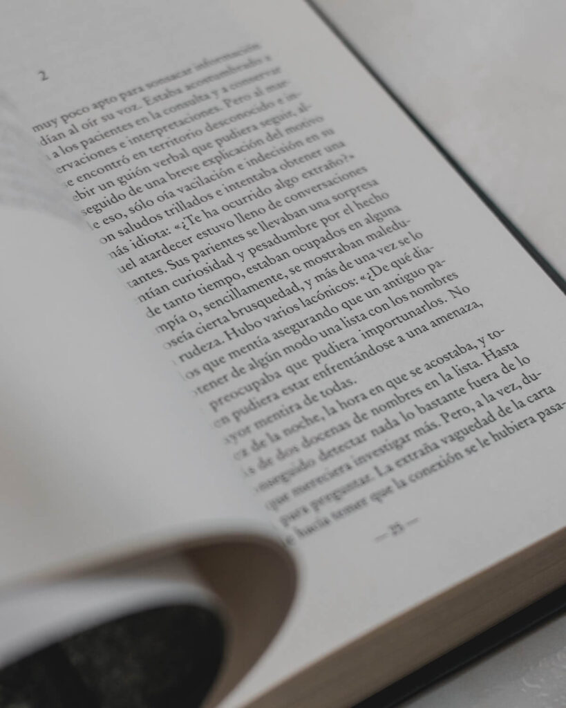 open book written in spanish