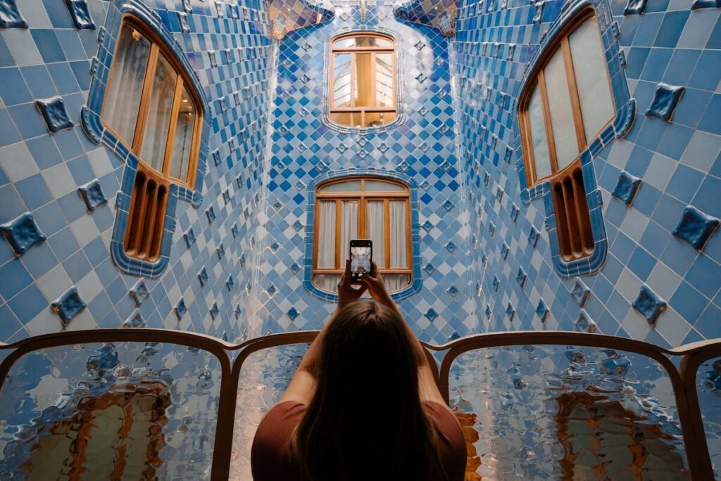 Woman in casa batllo