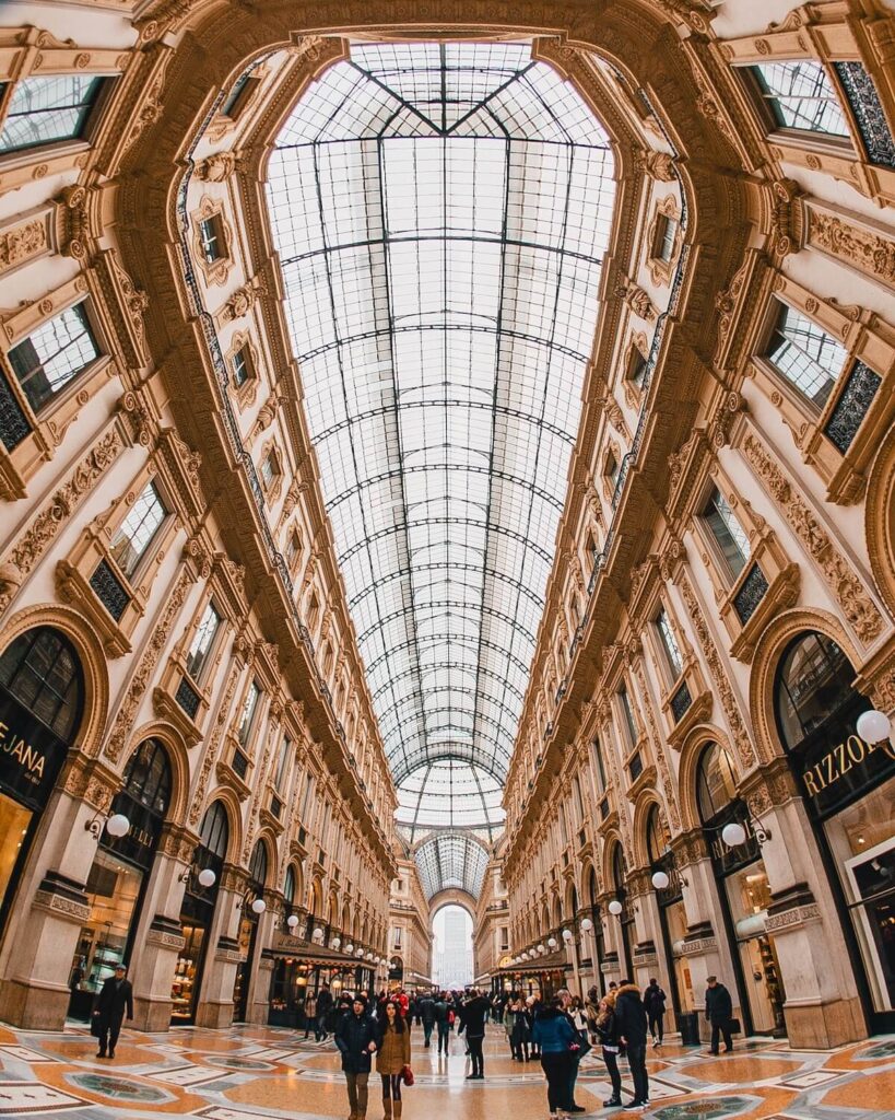 people shopping in Galleria Vittorio Emanuele in Milan