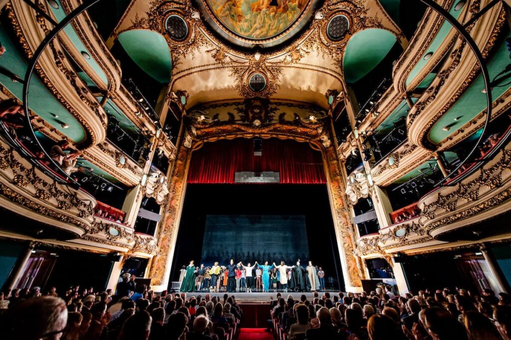 audience applauds opera performers in belgium