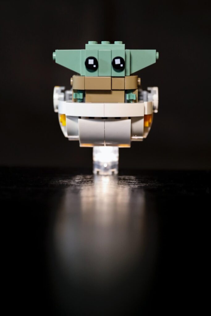 baby yoda lego figurine