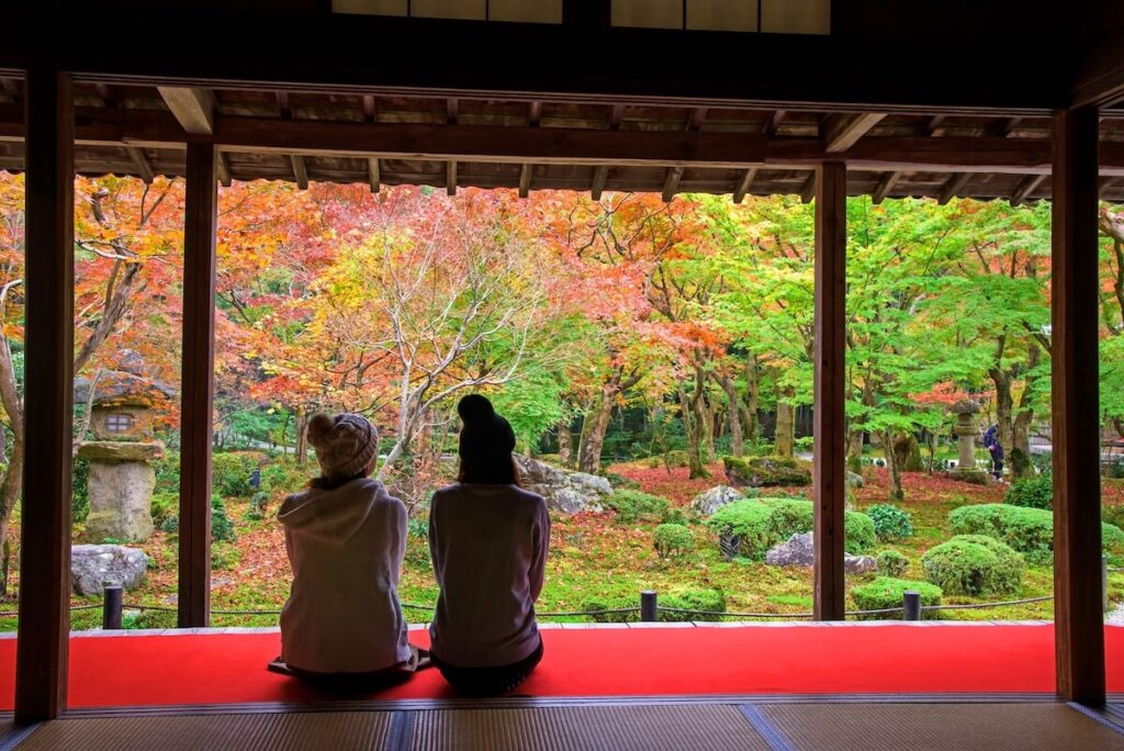 Japanese girls in Enkoji temple enjoy colorful garden