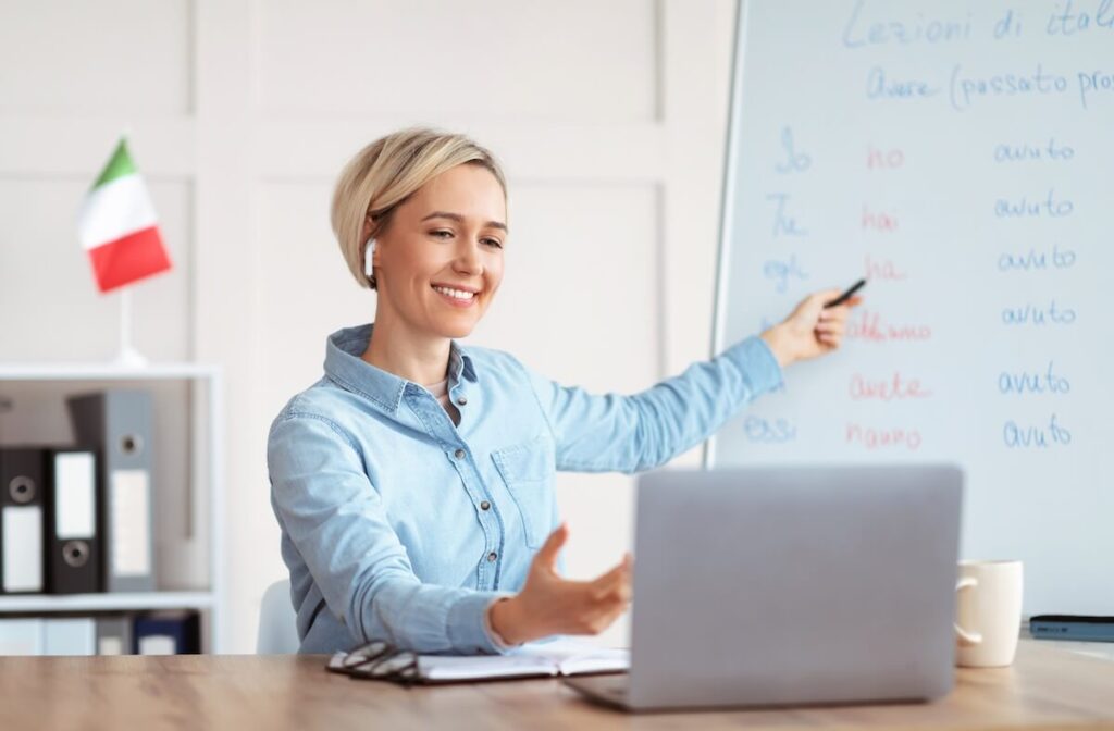 online tutor teaching Italian