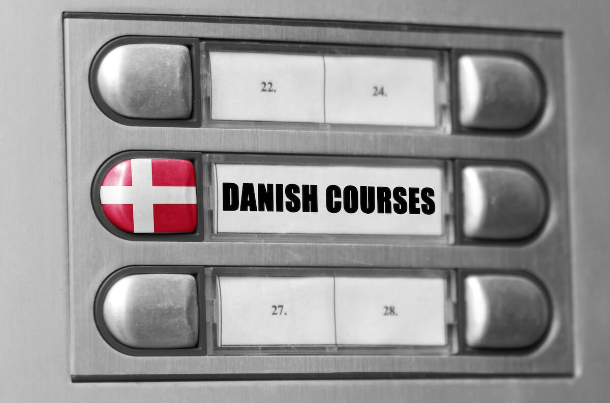 intercom buttons showing Danish courses text and Danish flag